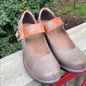 L’Artiste shoes size 40